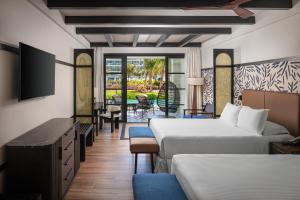 Televiisor ja/või meelelahutuskeskus majutusasutuses Ocean Eden Bay - Adults Only - All Inclusive