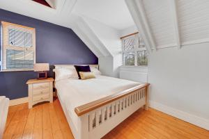 Łóżko lub łóżka w pokoju w obiekcie Luxury Accommodation with Games Room - Sleeps 10