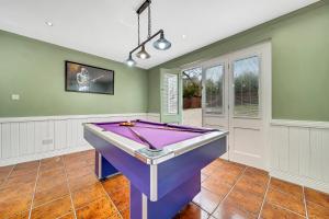 Stół bilardowy w obiekcie Luxury Accommodation with Games Room - Sleeps 10