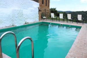 Bazén v ubytování Casas Rurales Las Cuevas El Rincón nebo v jeho okolí