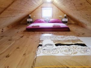 Postel nebo postele na pokoji v ubytování Chatka u Horalíků