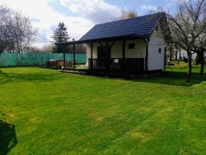 Aed väljaspool majutusasutust Chatka u Horalíků