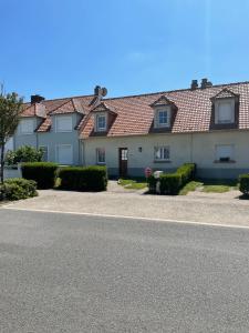 a row of houses with red roofs on a street at WISSANT maison 6 personnes tout confort in Wissant