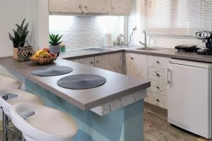 A kitchen or kitchenette at OUTParga Apartment 3