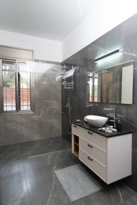 a bathroom with a sink and a mirror at Golden Suite Bahai's Garden in Haifa