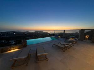 Bazén v ubytovaní Mykonian Tramonti Villas alebo v jeho blízkosti