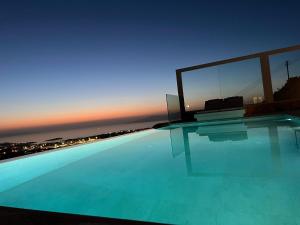 Bazén v ubytovaní Mykonian Tramonti Villas alebo v jeho blízkosti