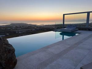 Bazén v ubytovaní Mykonian Tramonti Villas alebo v jeho blízkosti