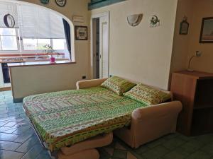 A bed or beds in a room at Monolocale Ischia Isola Verde