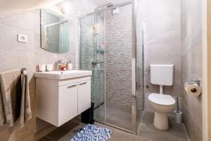 a bathroom with a shower and a toilet and a sink at Studio apartman Mirela Kaštel Štafilić in Kaštela +20 photos
