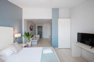 Televízia a/alebo spoločenská miestnosť v ubytovaní Sunrise Village Hotel - All Inclusive