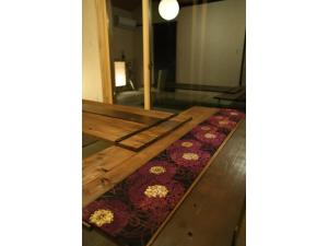 a table with a rug with flowers on it at Kishida House - Vacation STAY 36589v in Nagahama