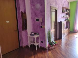 Televízia a/alebo spoločenská miestnosť v ubytovaní Rainbow house Lingotto Inalpi