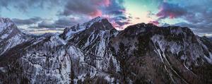 Üldine mäevaade või majutusasutusest Erjavčeva mountain hut at Vršič pass pildistatud vaade