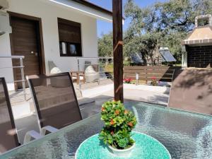 Patio nebo venkovní prostory v ubytování Chrisella Villa