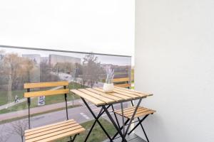 Balkon lub taras w obiekcie Fredry 2 Apartament Liliowy