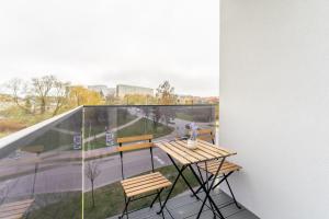 Balkon lub taras w obiekcie Fredry 2 Apartament Liliowy