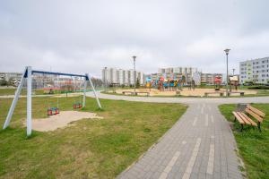 Plac zabaw dla dzieci w obiekcie Fredry 2 Apartament Liliowy