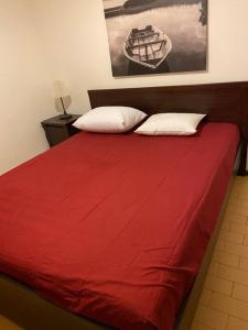 A bed or beds in a room at Beautiful apartment by center of Pefkochori Chalkidiki