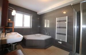 A bathroom at Alm'a Residence