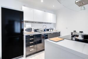 Η κουζίνα ή μικρή κουζίνα στο Fairytale 2 Bedroom Apartment City Centre Free Parking +20 φωτογραφίες