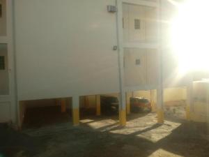 a building with a car parked in a parking lot at Hotel Iguaçu in Botucatu