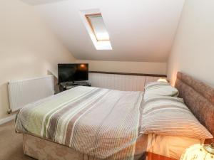 Posteľ alebo postele v izbe v ubytovaní Honeysuckle Cottage