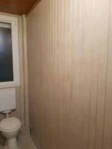 a bathroom with a toilet and a television on a wall at Suite 53m2 - Appartement privé - Grand Paris in Noisy-le-Sec