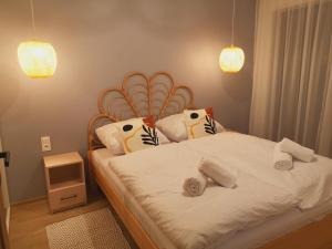 Posteľ alebo postele v izbe v ubytovaní Apartament Pod Papugami Karpatia Resort