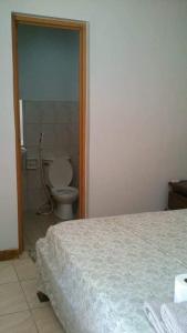 Double Diamond Inn Guest House tesisinde bir banyo