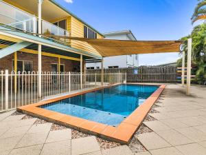 Πισίνα στο ή κοντά στο 32 Bombala Crescent Rainbow Beach Aircon Pool Pets welcome
