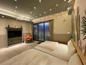 Ein Bett oder Betten in einem Zimmer der Unterkunft 墾丁宜庭海景親子民宿
