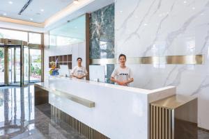 The lobby or reception area at Atour Hotel Haikou East High-Speed Railway Station Xueyuan Road