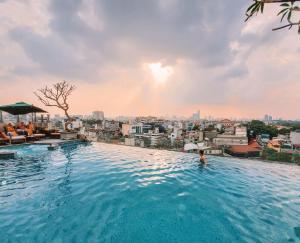 Hồ bơi trong/gần Peridot Grand Luxury Boutique Hotel