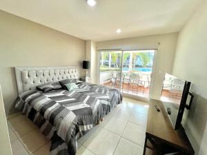 Postel nebo postele na pokoji v ubytování COSTA VELEROS MARINA MAZATLAN 101 + 24 fotografií