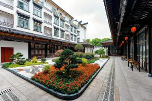 Zdjęcie z galerii obiektu Atour Hotel Tongxiang Wuzhen w mieście Tongxiang