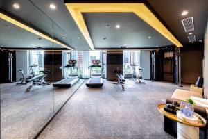 Fitness centrum a/nebo fitness zařízení v ubytování Atour Hotel Zhuhai Gongbei Fuhuali