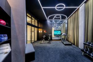 an office with a gym with a treadmill and a tv at Atour Basketball Hotel Rizhao Municipal Government Wanpingkou in Rizhao