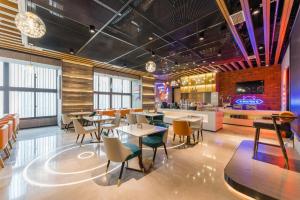 Фоайе или бар в Atour Hotel Nanchang Red Valley Beach Qiushui Plaza