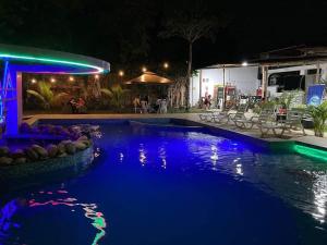 Bazén v ubytování Hostal Cordillera Azul nebo v jeho okolí