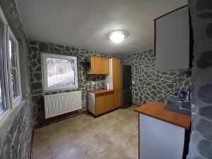 Kuchyň nebo kuchyňský kout v ubytování Cabana Belvedere Dragoslavele