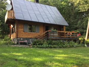 Vonkajšia záhrada v ubytovaní Wooden house in the nature
