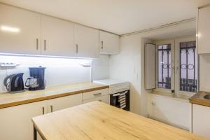Kuchyňa alebo kuchynka v ubytovaní Charming apartment in the heart of Plaka