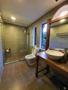 a bathroom with a toilet and a sink and a shower at Yen Bai Garden Ba Vi - Venuestay in Hanoi