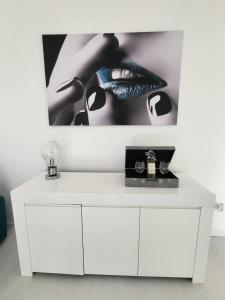 Zdjęcie z galerii obiektu PRZYTULNY APARTAMENT Z KOMINKIEM PRZY JEZIORZE w Bornem-Sulinowie
