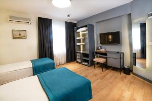 TV a/nebo společenská místnost v ubytování Barin Hotel