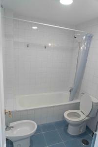 Kép Central Penthouse with Large Private Terrace, 2 bd szállásáról Tarifában a galériában