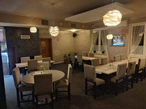 Un restaurant sau alt loc unde se poate mânca la Restaurace a Penzion U Lesa