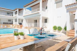 Bazén v ubytování Apartment ONA 1 ONE SUN with Pool, AC, BBQ, Wifi in Cala D'or nebo v jeho okolí