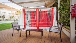 The Riders' Experience - Glamping and Attractions Park- Full Board的阳台或露台